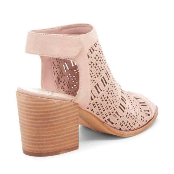 Vince Camuto Keannie Block Heel Sandal NWOB - Picture 4 of 7